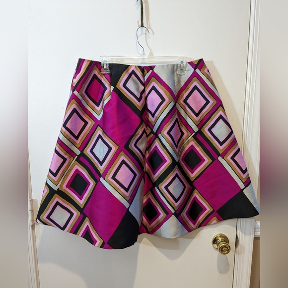 Striking A-line bold color geometric design skirt by LANE BRYANT. Size 16 - Picture 8 of 8